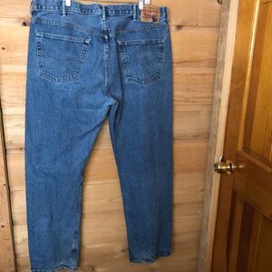 505 Levi’s classic straight leg jean 42” waist 34” inseam med wash Cotton